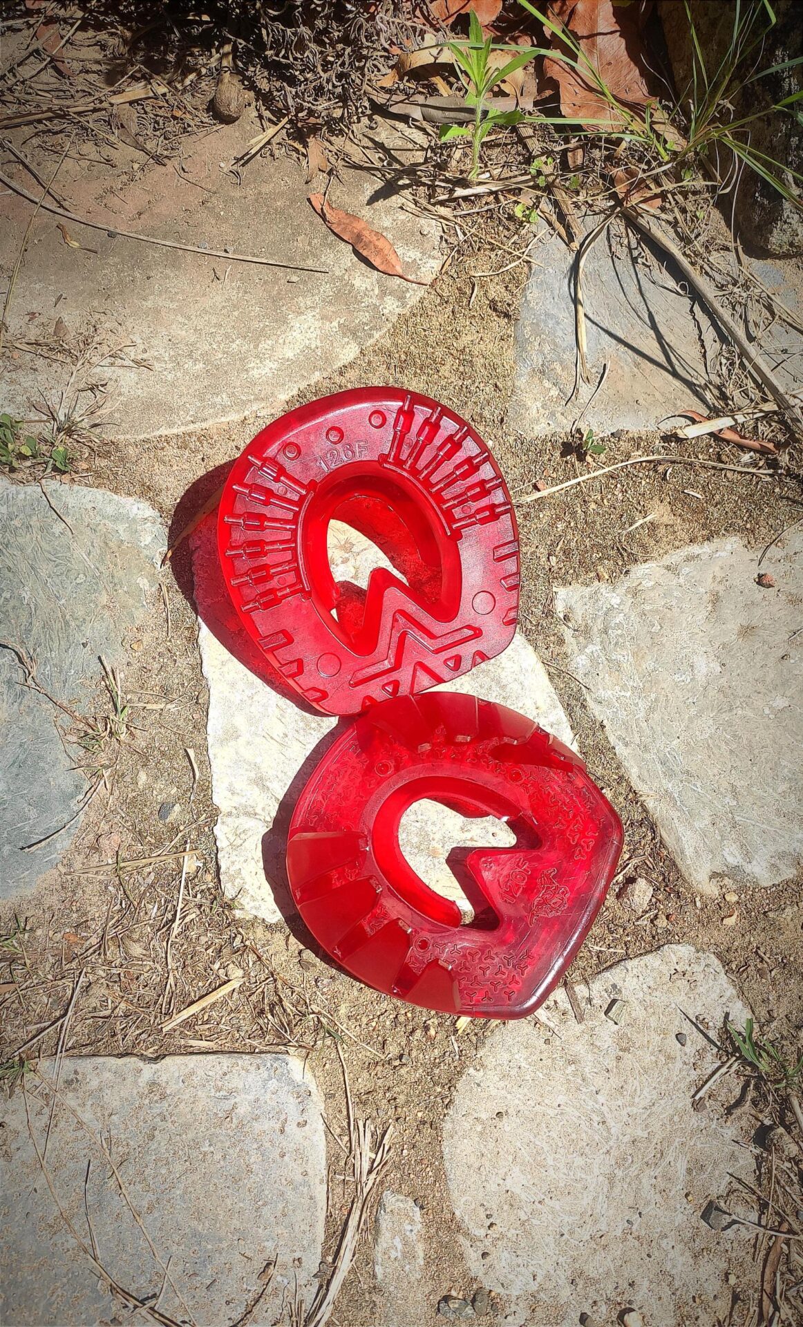 Glue-on horse shoes